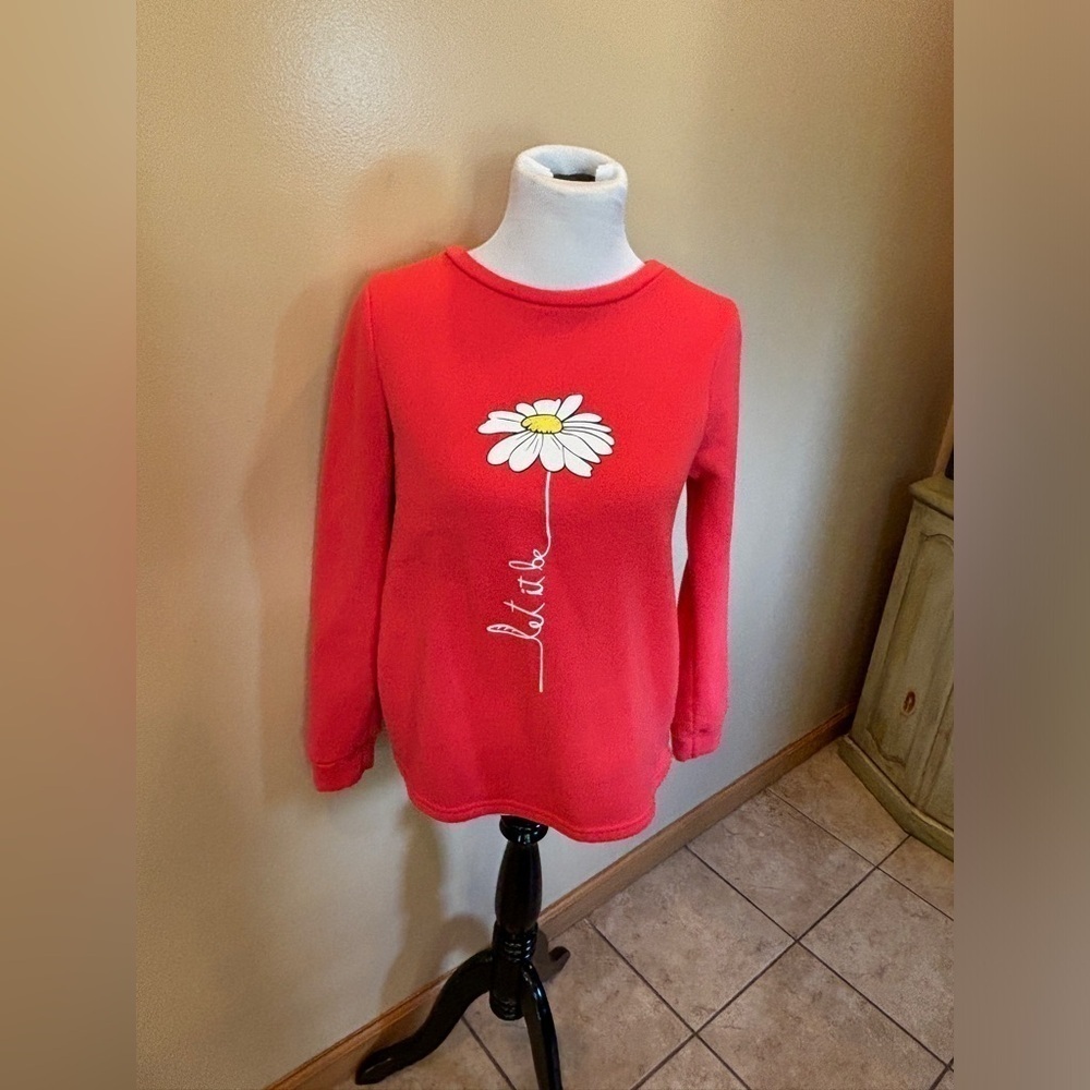 Miss Look Women’s Sweatshirt that says Let it Be on the front with a Daisy